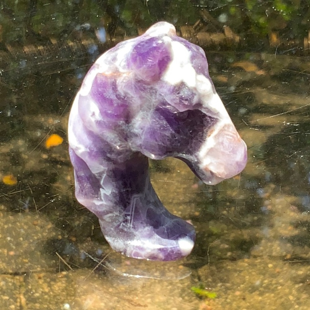 CHEVRON AMETHYST HAND CARVED HORSE